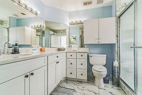 Comfortable 4BR Getaway: Wifi & Parking Included