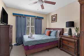 Comfortable 4BR Getaway: Wifi & Parking Included