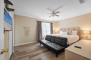 Family 4BR Home w/ Resort Pool Near Disney