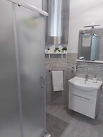 Alloggio Turistico Sea Port - Next to the Cruise Ship Free Shuttle Ter