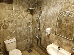 Cairo Plaza Luxe Hotel