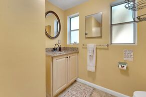 Modern Family Retreat Near Orlando Attractions