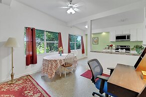 Modern Family Retreat Near Orlando Attractions