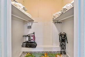 Modern Family Retreat Near Orlando Attractions