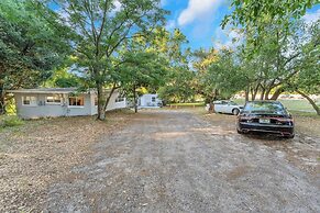 Modern Family Retreat Near Orlando Attractions