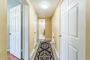 Modern Family Retreat Near Orlando Attractions