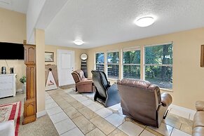 Modern Family Retreat Near Orlando Attractions