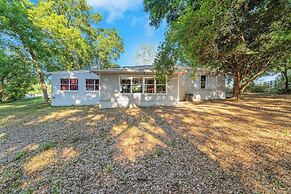 Modern Family Retreat Near Orlando Attractions