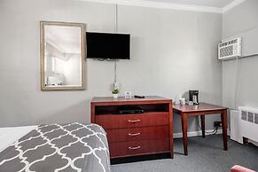 Stay in Browntown for 4: Cozy Room With Minifridge