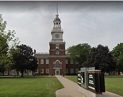 Stay in Browntown for 4: Cozy Room With Minifridge