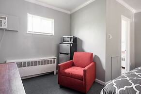 Stay in Browntown for 4: Cozy Room With Minifridge