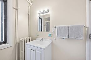 Comfortable Room With Bath in Brownstown