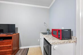 Comfortable Room With Bath in Brownstown