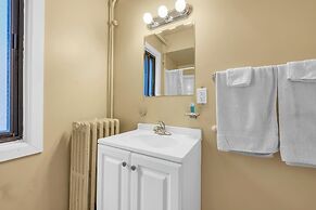 Private Room & Bath Brownstown Near Detroit