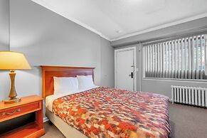 Private Room & Bath Brownstown Near Detroit