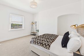 Host Stay Admiral s View