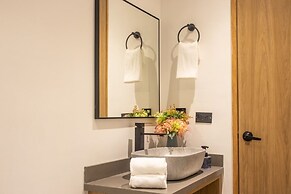 Inviting Stadio Suite Rosa Negra