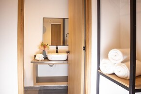 Rosa Negra Suite w/ Jacuzzi Near Stadium