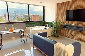 Rosa Negra Suite w/ Jacuzzi Near Stadium