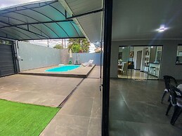 Casa Central piscina e AC para 8 hospede