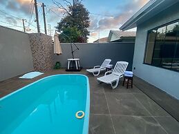 Casa Central piscina e AC para 8 hospede