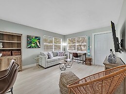 Beachside 1BR Apt Walk to Hollywood & Dania Beach