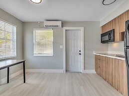 Cozy 1BR Seaside, Steps to Hollywood Beach & More