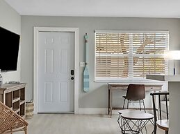 Cozy 1BR Seaside, Steps to Hollywood Beach & More