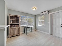 Cozy 1BR Seaside, Steps to Hollywood Beach & More