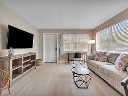 Cozy 1BR Seaside, Steps to Hollywood Beach & More