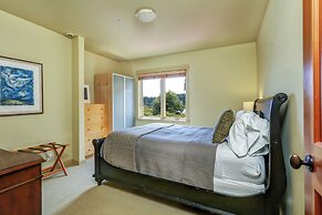 The Eagle Harbor Inn