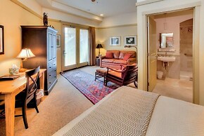 The Eagle Harbor Inn