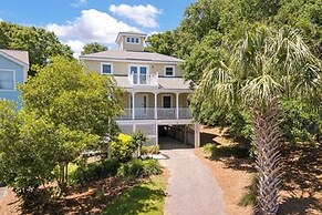 Wild Dunes Gem Walk to Beach, Pool, & Screened Porch Lounging