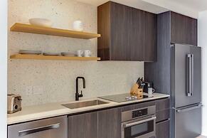 Luxe High Rise Near DT Austin w/ Views Rooftop Pool, Gym, & Luxe Ameni