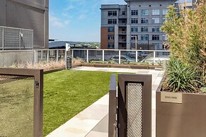 Luxe High Rise Near DT Austin w/ Views Rooftop Pool, Gym, & Luxe Ameni