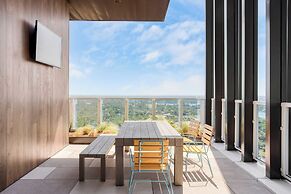 Luxe High Rise Near DT Austin w/ Views Rooftop Pool, Gym, & Luxe Ameni