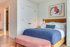 Luxe High Rise Near DT Austin w/ Views Rooftop Pool, Gym, & Luxe Ameni