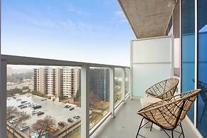 Luxe High Rise Near DT Austin w/ Views Rooftop Pool, Gym, & Luxe Ameni