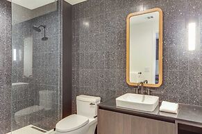 Luxe High Rise Near DT Austin w/ Views Rooftop Pool, Gym, & Luxe Ameni