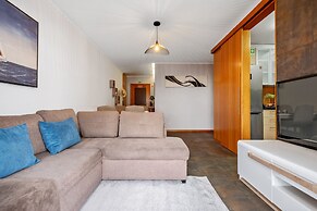 Urban Stay 1B by Homie