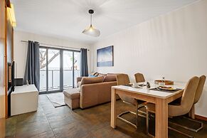 Urban Stay 1B by Homie