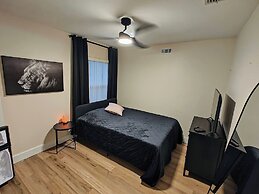 Chic 3 BR w/ Pool Near Disney Magic