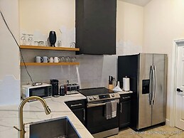 Chic 3 BR w/ Pool Near Disney Magic