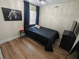 Chic 3 BR w/ Pool Near Disney Magic