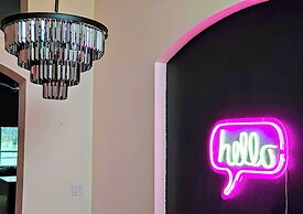 Chic 3 BR w/ Pool Near Disney Magic