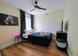 Chic 3 BR w/ Pool Near Disney Magic