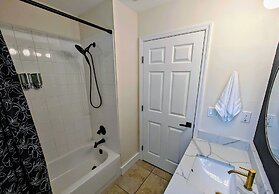 Chic 3 BR w/ Pool Near Disney Magic