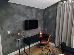 Chic 3 BR w/ Pool Near Disney Magic