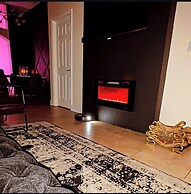 Chic 3 BR w/ Pool Near Disney Magic