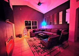 Chic 3 BR w/ Pool Near Disney Magic